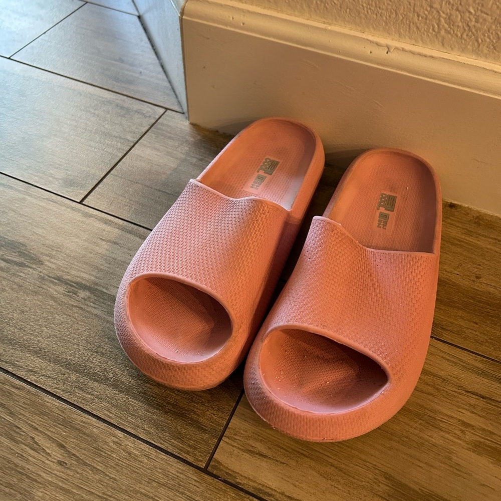 32 Degrees Pink Slip-On Slide Mules